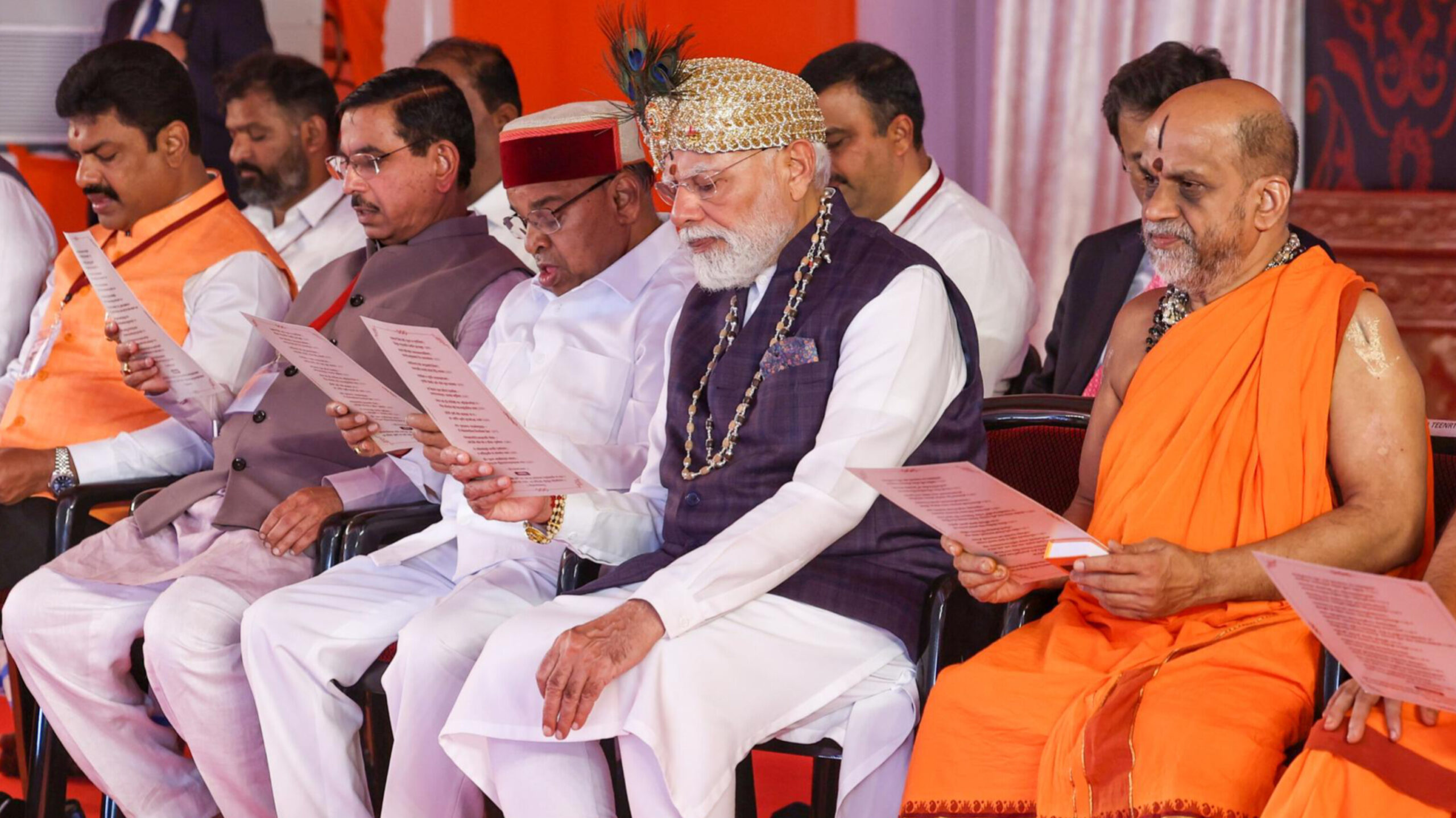 PM Modi Joins ‘Laksha Kantha Gita’ Recitation in Udupi, Says Event Gave Him Strength to Serve Nation